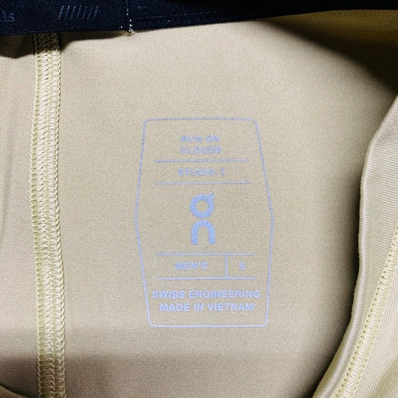 NWT Run On Cloud Studio-T Casper Performance Short Sleeve Shirt Men's S MSRP $55 - Picture 3 of 7